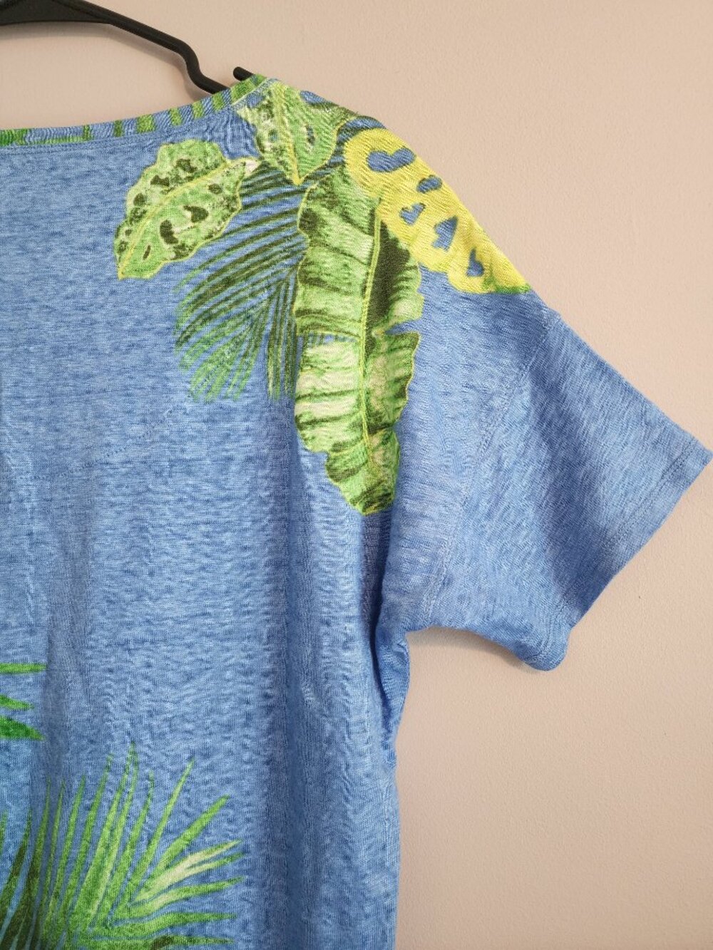 Chico's Colorful Blue Tropical V-Neck Shirt - NWT, Size Small - Picture 11 of 12